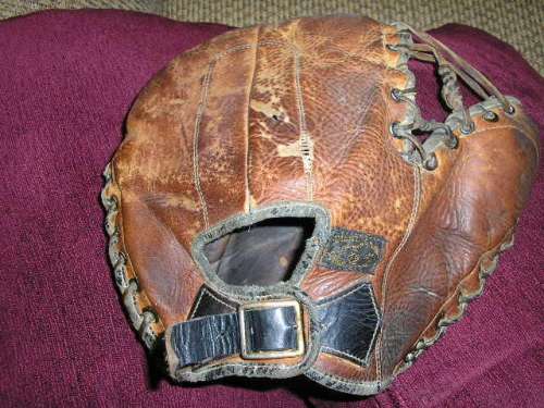 D&M Basemitt Back
